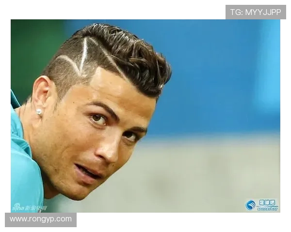 剪足球明星的头发揭秘时尚潮流与运动精神的完美结合