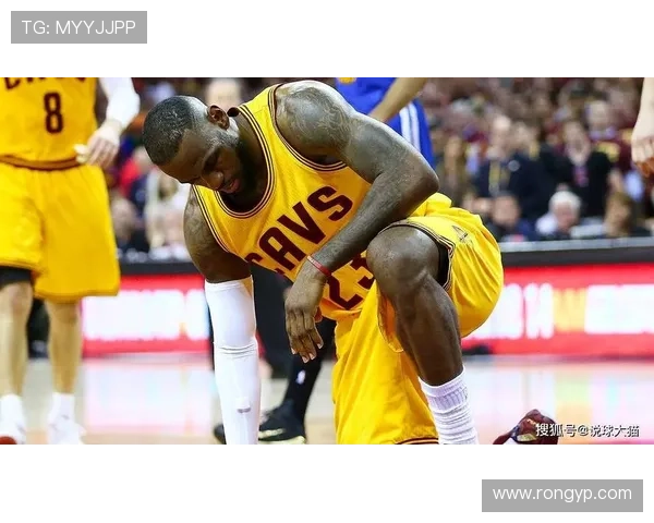 詹姆斯与足球明星们的精彩互动瞬间全景展示