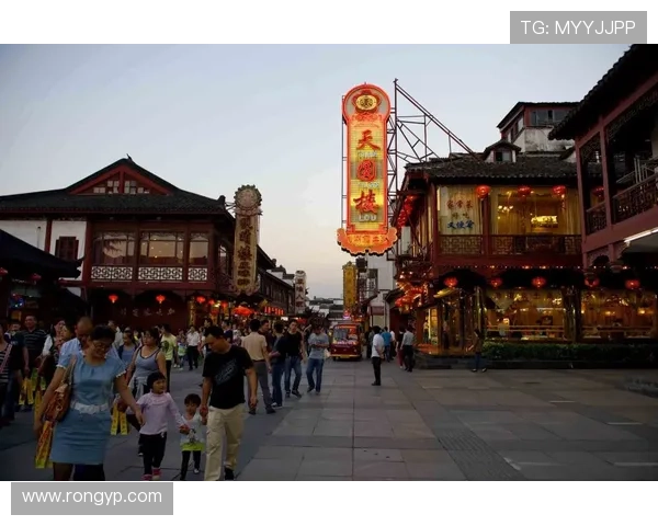 南京排球队在邀请赛中的战术表现分析与点评探讨