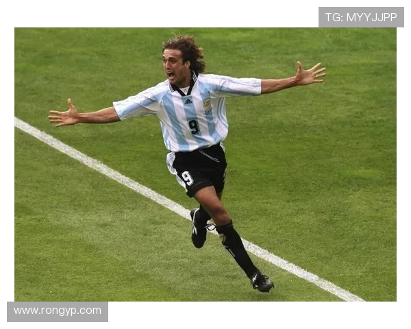 足球巨星告别赛场的感人瞬间与辉煌回忆合集