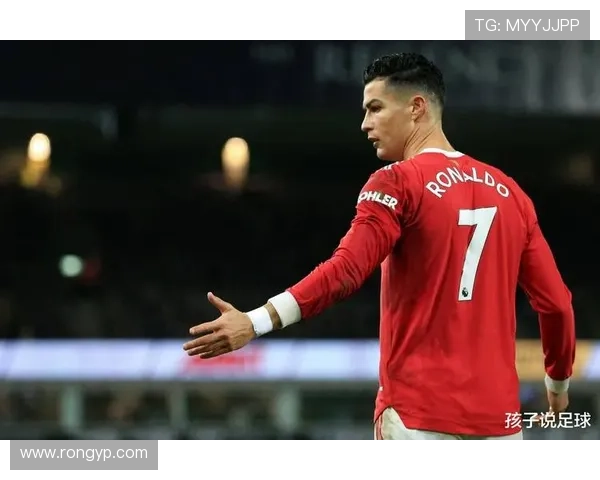 足球明星海军上将的传奇人生与球场之外的荣耀探索 足球明星海军上将的传奇人生与球场之外的荣耀探索