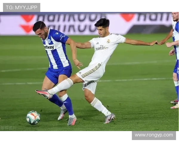 足球明星赛场意外走光引热议内裤曝光成焦点引发球迷热讨论 足球明星赛场意外走光引热议内裤曝光成焦点引发球迷热讨论